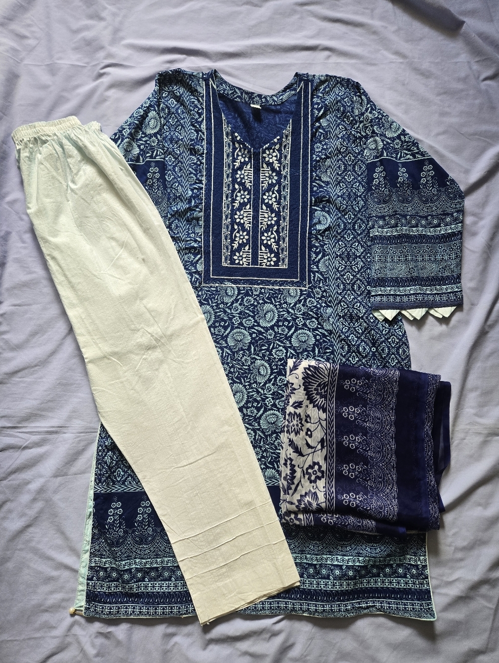 Blue Floral Printed Embroidered Kameez Set with Shalwar and Dupatta Size L